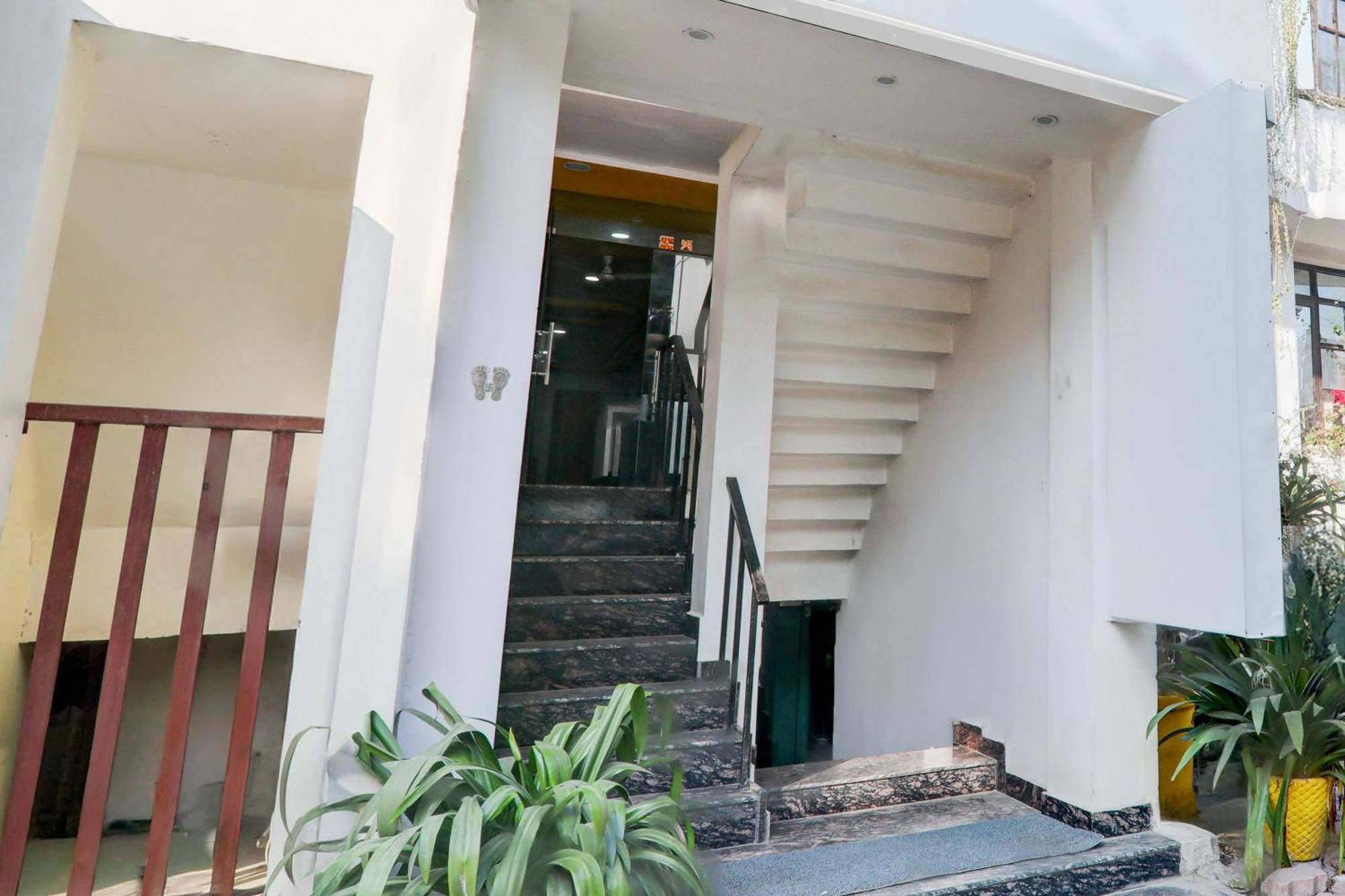 Super Hotel O Insaf Nagar Munshipuliya Formerly Vibrant Chinhat 外观 照片
