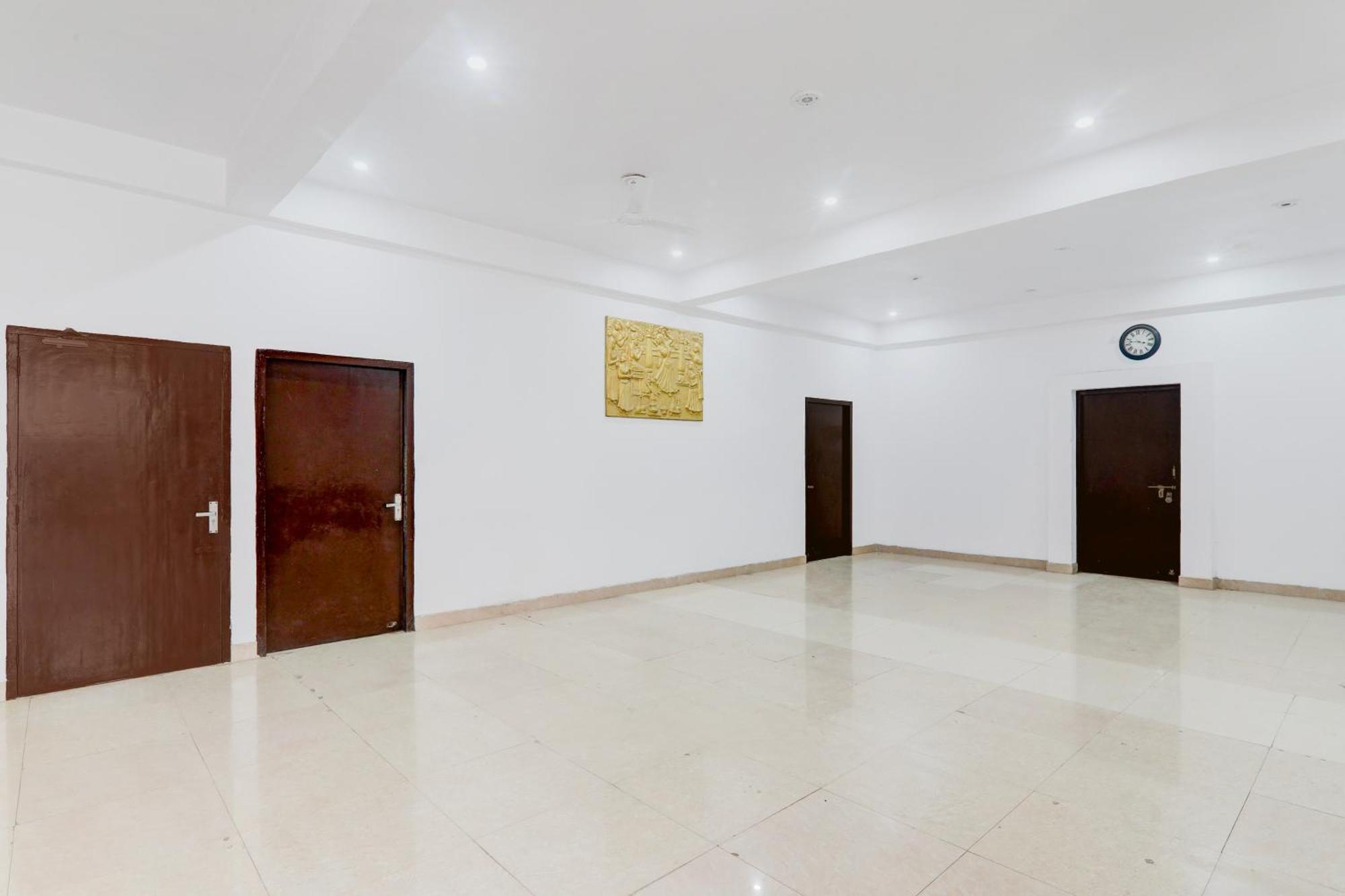 Super Hotel O Insaf Nagar Munshipuliya Formerly Vibrant Chinhat 外观 照片