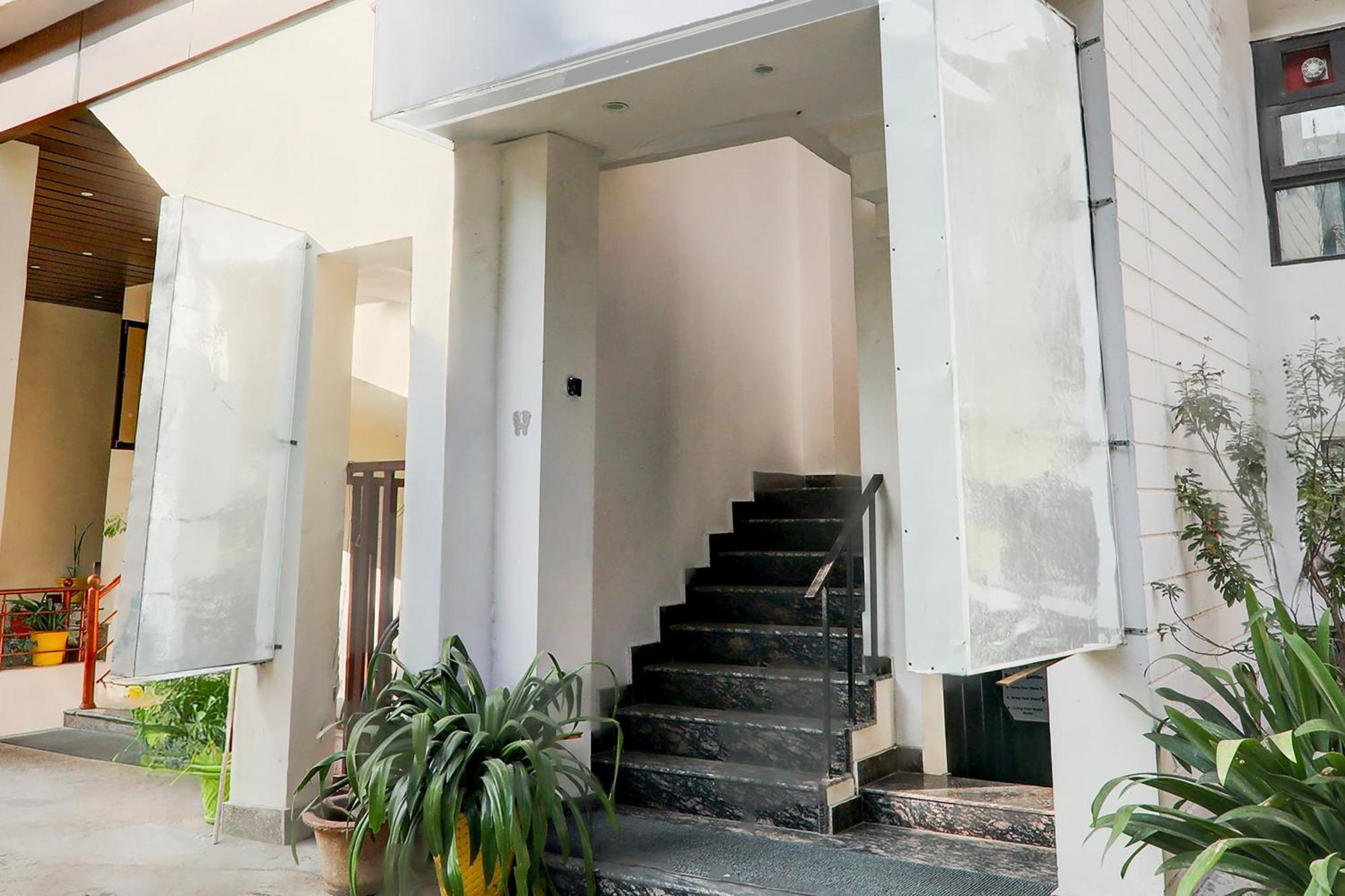Super Hotel O Insaf Nagar Munshipuliya Formerly Vibrant Chinhat 外观 照片